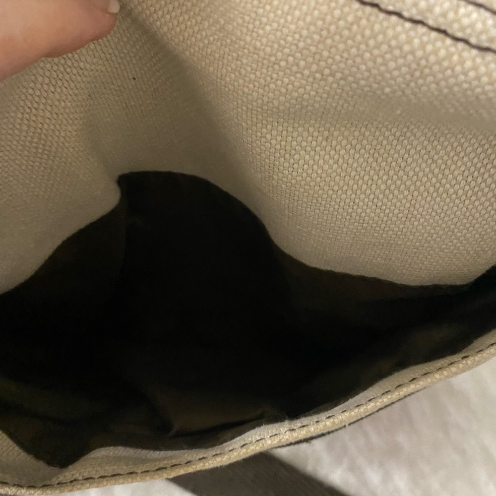 Thirty One Crossbody bag Multiple zippers and Adjustable Strap - Picture 6 of 7